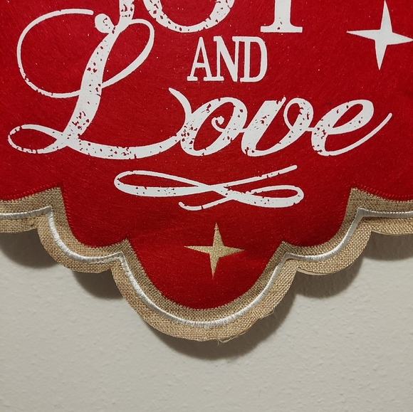 20" X 16" Red Felt Burlap Wall Hanger Lightweight Christmas Peace Joy Love w/Bow - Picture 8 of 9